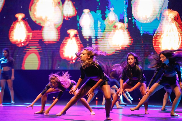 Tribe Dance Hold Your Dream 